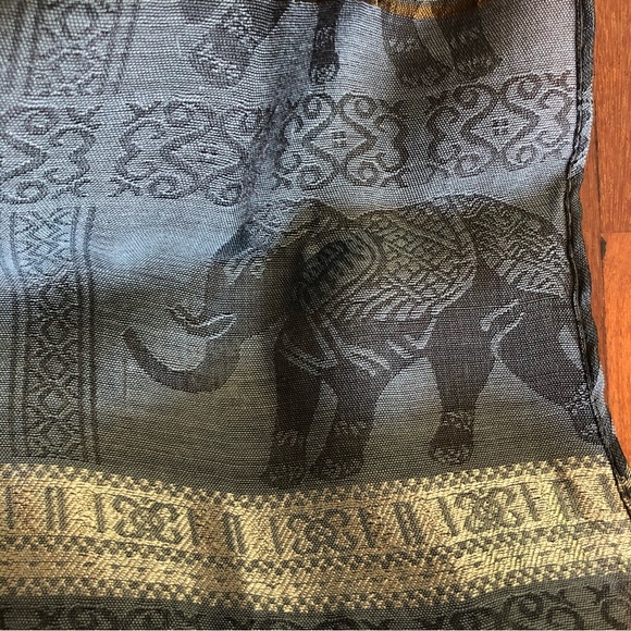 Elephant scarf - Picture 4 of 7